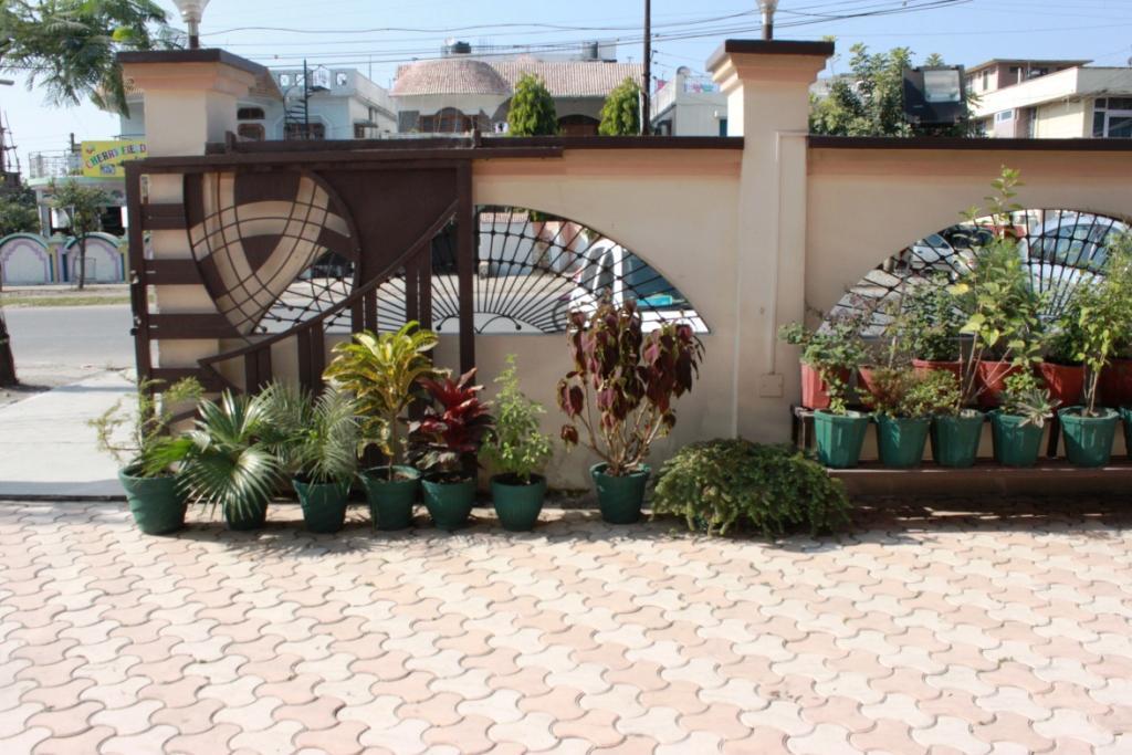 Hotel Utsav Dehradun Dış mekan fotoğraf