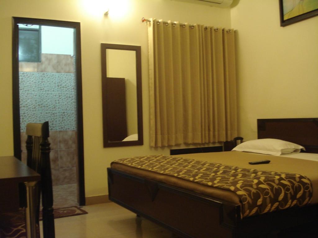 Hotel Utsav Dehradun Dış mekan fotoğraf