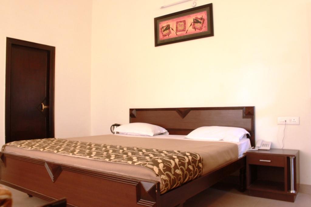 Hotel Utsav Dehradun Dış mekan fotoğraf