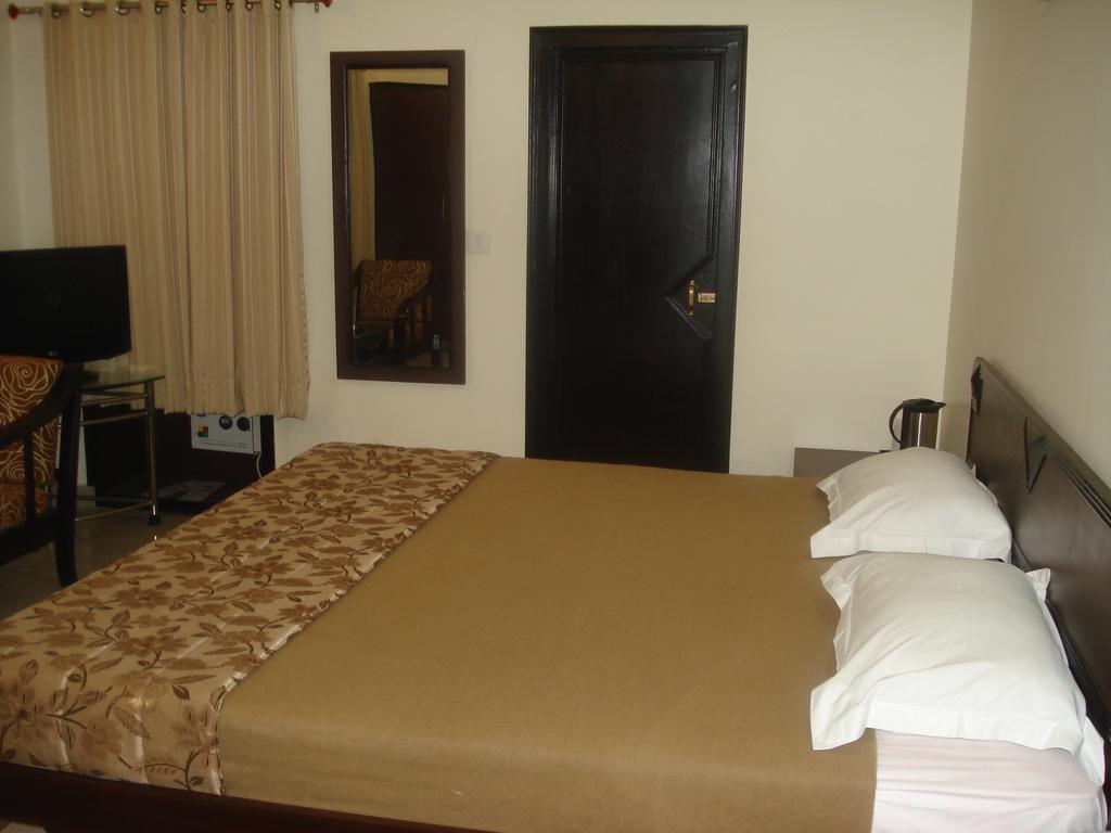 Hotel Utsav Dehradun Dış mekan fotoğraf